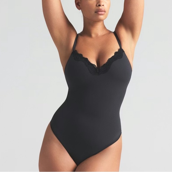 SKIMS Fits Everybody Lace Bodysuit Onyx Medium